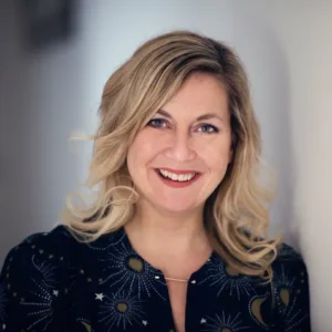 A portrait image of Naomi Newland